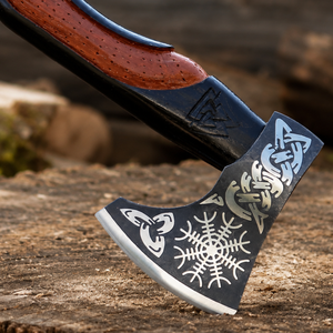 Hacha Tomahawk Artesanal de 15 Pulgadas, Grabada Nórdica, de Acero Forjado, con Mango de Madera, Diseño Nórdico, Regalo Único - Product Image 5