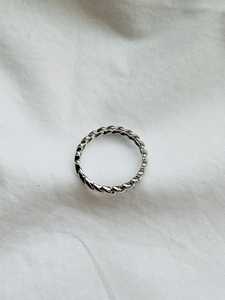 Bague en argent sterling 925 massif torsadée, bague minimaliste empilable en argent massif, bijoux en gros pour femmes et hommes - Product Image 3