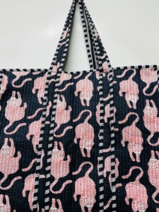 Grand sac fourre-tout matelassé pour femme, fermeture ouverte - Utilisation pour les voyages, le shopping et la plage, réutilisable, lavable, imprimé tigre, coton biologique - Product Image 4