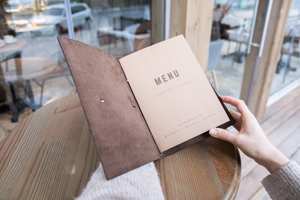 Porte-menu en cuir pliable de luxe, durable, pour restaurant, café, hôtel, avec logo personnalisé, design rechargeable, LMC-0062 - Product Image 4