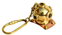 Porte-clés Casque de Plongée Vintage en Laiton - Léger et Étanche, Tendance Mode, Design Personnalisable, Thème Nautique, Cadeau de Noël