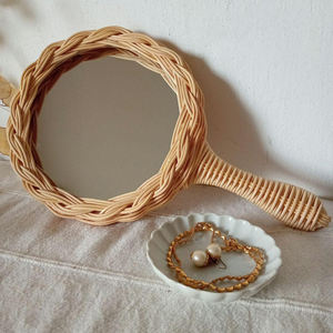 Miroirs à main vintage classiques, artisanaux, en rotin de bonne qualité, pour enfants et bébés. - Product Image 3