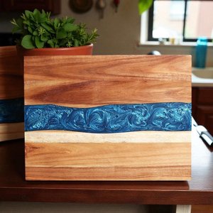 Planche à charcuterie rustique en bois et résine avec poignée, compatible lave-vaisselle, pour fromages, vins, fruits, pains, snacks, apéritifs, occasions spéciales, 1,5 cm - Product Image 2