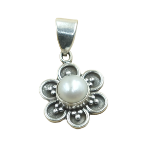 Pendentif Fleur en Argent Sterling 925 avec Perle, Bijou Floral Vintage Fait Main, Collier Minimaliste pour Femme, Breloque Perle Blanche - Product Image 1