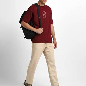 เสื้อยืดโอเวอร์ไซส์สีแดงเลือดหมูสไตล์วินเทจสำหรับผู้ชาย แบบขายส่ง สั่งทำได้ ผ้าเจอร์ซีย์คอตตอน 100% หนานุ่ม ทรงไหล่ตก - Product Image 2