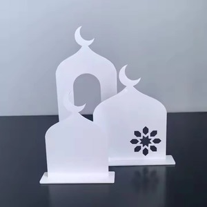 Soporte Decorativo Acrílico Ramadan Kareem con Diseño de Arco Islámico, Tamaño Mediano, Adorno Interior Personalizado - Product Image 2
