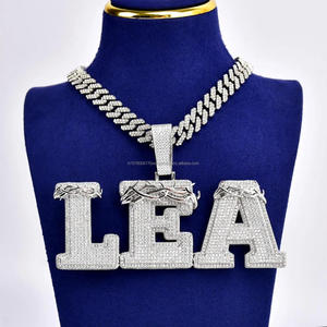 Collar con Colgante de Tres Letras LEA Personalizado con Diamantes Cultivados en Laboratorio, Detalles de Piedras Brillantes, Cadena de Eslabones, Diamantes VVS - Product Image 6