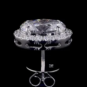 Pendientes de tuerca con halo de diamantes cultivados en laboratorio IGI de 6.00 quilates ovalados, 14KWG, cierre a presión - Product Image 3