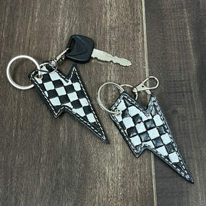 Nouveau porte-clés en cuir véritable à motif à carreaux noir et blanc, fait à la main, avec un éclair, vente en gros, accessoire pour sac - Product Image 4
