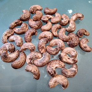 Nueces de Anacardo Tostadas y Saladas de África, Grado W320, Calidad Orgánica Premium para Mercados de Exportación, con Servicio OEM/ODM Disponible - Product Image 3