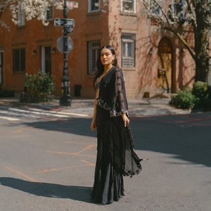 Saree de soirée de créateur avec séquence pour fête - Product Image 1