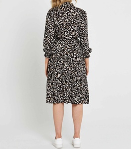 Vestido Midi de Verano Ecológico de Viscosa con Estampado de Leopardo para Mujer Tallas Grandes, Cuello en V, Manga Regular, Corte A, Casual, Escalonado, a Media Pantorrilla - Product Image 2
