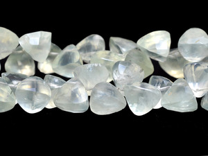 Perles triangulaires facettées en préhnite AAA+ de 6 mm, pierres précieuses semi-précieuses en préhnite verte naturelle, perles fantaisie en forme de triligne pour bijoux - Product Image 3