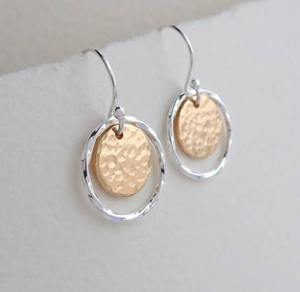 Pendientes de Latón Martillado con Acabado Mate de Calidad de Exportación, Elegantes, Unisex, Ideales para Eventos Formales, Disponibles en Oferta - Product Image 4