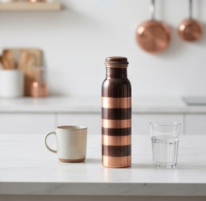 Botella de Agua de Cobre con Tapa de Rosca, Diseño Térmico Moderno y Lujoso con Rayas Negras y Oro Rosa, para Suministros de Restaurantes - Product Image 3