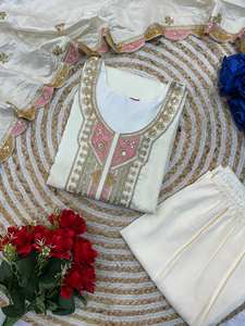 Ensemble Salwar Kameez brodé crème avec dupatta pour femmes |   Ensemble de vêtements ethniques de style pakistanais pour les occasions spéciales - Product Image 4