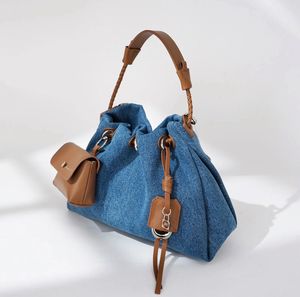 Classic Leather Crossbody <b>Sling</b> <b>Bag</b> - Product Image 2