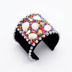 Pulseras de cuentas hechas a mano con detalles artesanales, ideales para moda boho, ropa festiva, regalos, boutiques y colección de joyería. - Product Image 1