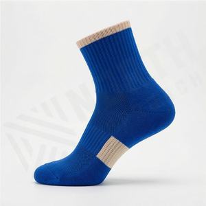 Chaussettes de compression courtes pour hommes, pour le badminton, couleur personnalisée, respirantes, performance athlétique, équipement de gym - Product Image 3