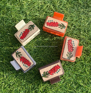 Mini pinzas para el pelo de cuero grabadas hechas a mano con estilo occidental, accesorios para el cabello para mujer, novedad - Product Image 2