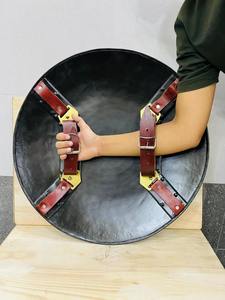 Escudo Decorativo Medieval de 22 Pulgadas con Acabado Negro y Dorado | Escudo de Pared de Acero Grabado | Escudo Decorativo de Estilo Vikingo y Guerrero Antiguo - Product Image 3