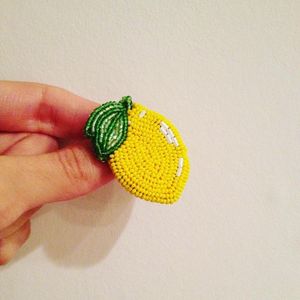 Broche brodée à la main MD HANDICRAFTS, perles, design personnalisé, service de création d'échantillons, mode florale de luxe - Product Image 1