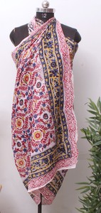 Pareo de Playa Bohemio con Estampado Floral, Hecho a Mano, de Algodón, para Mujer. - Product Image 2