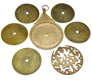 Astrolabio Árabe Colgante de Latón, Decorativo, Estilo Vintage, Astrolabio Árabe Histórico, Decoración Científica para el Hogar - Product Image 5