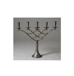 Único centro de mesa de candelabro de hierro de inspiración vintage para agregar encanto rústico a mesas, bodas o interiores tradicionales - Product Image 4