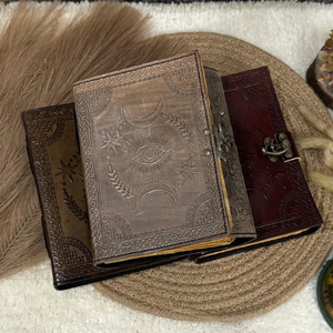 Diario de Cuero con Ojo Turco, Sol y Luna, Grimoire, Cierre Vintage, Papel con Borde Irregular, 7x5 Pulgadas - Product Image 4