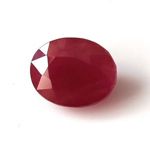 Pierre précieuse naturelle en rubis africain de 4,0 carats, taille ovale, facettée, non montée - Product Image 1