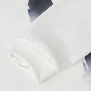 เสื้อสเวตเตอร์มีฮู้ดแบบ unisex สไตล์จีน ลายวาดมือ ลายดอกพลัมบนภูเขา ทรงหลวม ใส่สบายๆ ในฤดูใบไม้ผลิ - Product Image 4
