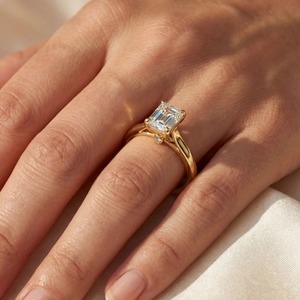 Anillo Solitario de Diamante Corte Esmeralda de 1 Quilate en Oro de 14K, Diamante Cultivado en Laboratorio, Joyería de Compromiso - Product Image 5