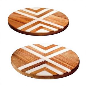 Dessous de verre à thé classique européen en bois d'acacia carré isolant antidérapant pour la maison, le restaurant et le bar avec un design en résine d'os - Product Image 4