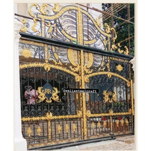 Elegante Puerta Principal de Hierro Forjado con Acabado Dorado, Puerta Decorativa con Detalles Fundidos para Uso Residencial y Comercial - Product Image 1