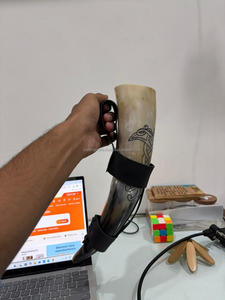 เขาสัตว์ขวดน้ำดื่มแบบไวกิ้ง งานฝีมือธรรมชาติ คุณภาพดีที่สุด ผลิตตามสั่ง เป็นมิตรกับสิ่งแวดล้อม ขัดเงา เหมาะสำหรับใช้ในบ้าน ร้านอาหาร โรงแรม ของขวัญงานแต่งงาน - Product Image 5