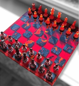 CRAFT WORLD EXPORT Ensemble d'échecs en résine époxy avec design de lave volcanique, plateau à damier rouge et noir, technique de moulage, décoration d'intérieur - Product Image 1