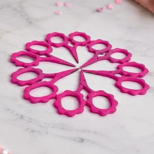 Ciseaux à fleurs miniatures en acier inoxydable tranchant, pour droitiers, pour effiler les cheveux courts, motif tournesol, broderie marguerite, design Kelmscott - Product Image 3