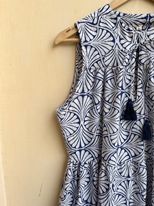 Robe maxi indienne avec volants, imprimé à la main, style vintage, col rond, sans manches, imprimé floral, tenue décontractée, robe maxi longue - Product Image 3