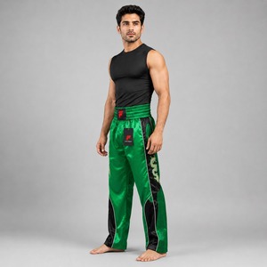 Pantalon de kick-boxing athlétique conçu avec un tissu respirant, offrant une mobilité flexible et un confort durable au quotidien. - Product Image 4