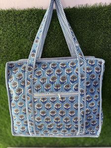 Sac fourre-tout matelassé en coton de qualité export, fait main, imprimé floral, sac à bandoulière, sac de transport écoresponsable, vente en gros pour cadeau - Product Image 6