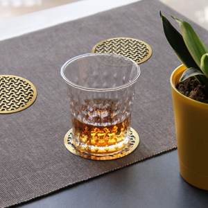 Sous-verres en métal découpés au laser de haute qualité, parfaits pour protéger les tables du chaleur, du froid et de l'humidité. Vente en gros quotidienne depuis l'Inde. - Product Image 4