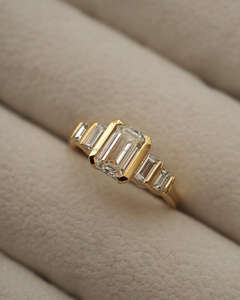 Anillo de Diamantes de Corte Esmeralda de Lujo con Piedras Laterales en Forma de Baguette, Oro Amarillo de 10K/14K/18K, Anillo de Compromiso y Boda para Mujer - Product Image 3