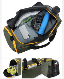 Bolsa Deportiva Impermeable Verde 600D de 51x29x25cm con Ribete Amarillo y Correa para el Hombro para Gimnasio, Fitness y Viajes - Product Image 3