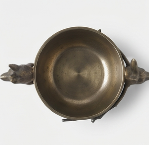 Bol en métal vintage avec poignées en forme de renard et de lapin, sculpté à la main, plat de service décoratif pour la décoration de table - Product Image 3