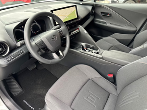 Toyota C-HR 2.0 Hybride Teamplayer Technik Package, SUV compact hybride économique en carburant, fiable, automatique, pour la conduite urbaine, de fabrication japonaise. - Product Image 6