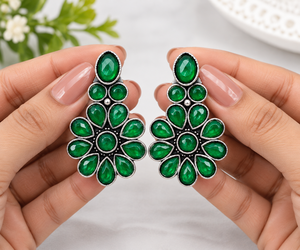Pendientes de Plata Oxidada con Latón y Ónix, Diseño Floral Vintage para Mujer |   Joyería de Moda Étnica India Hecha a Mano - Product Image 4