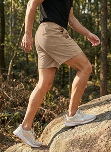Shorts de course pour hommes, coupe boardshort, avec bordure réfléchissante, impression numérique unie, logo frontal, écologiques, séchage rapide, fermeture à cordon de serrage - Product Image 3