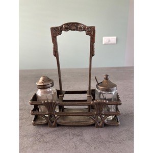 Juego de Saleros y Pimenteros de Metal Plateado con Tapas Perforadas y Bases Acampanadas para Uso en la Cocina - Product Image 2
