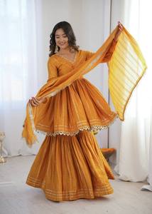 Conjunto Sharara de Diseñador para Fiestas con Trabajo de Espejos y Dupatta de Encaje - Product Image 5